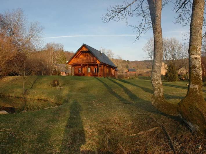 Chalet mit Teich, Kamin, Parkplatz, Haustiere erlaubt in Gouloux, Naturpark Morvan