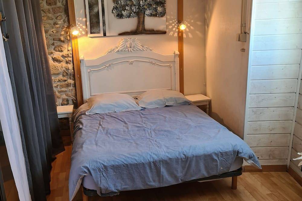 Entire apartment, Les Ajoncs - charming gîte in Theix, Côte des Mégalithes