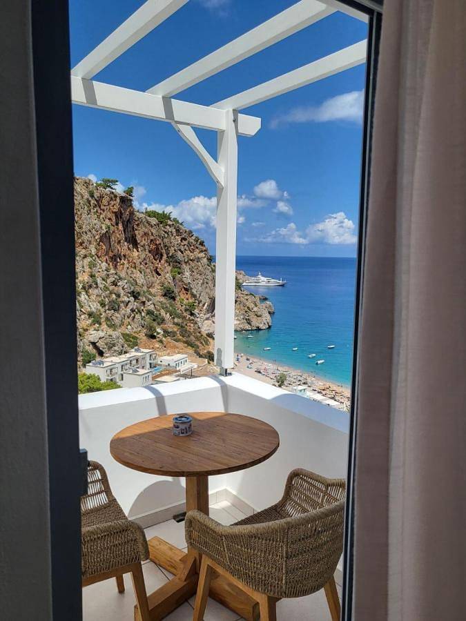 Location de vacances pour 2 personnes, avec piscine ainsi que vue et terrasse dans Karpathos - 2