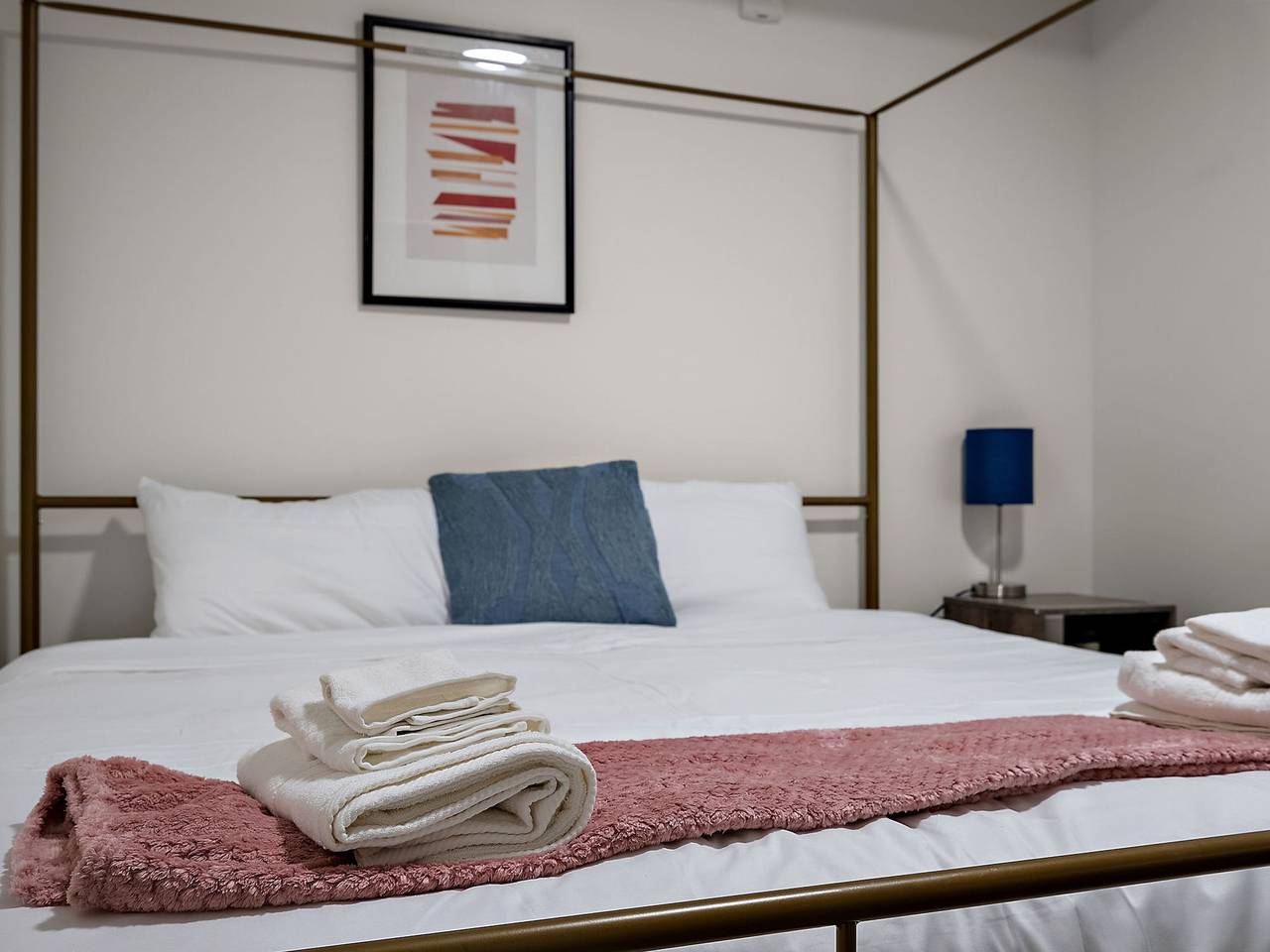 Entire apartment, Cozysuites Nlg w pool  bowling alley  sauna  05 in Minneapolis, Twin Cities