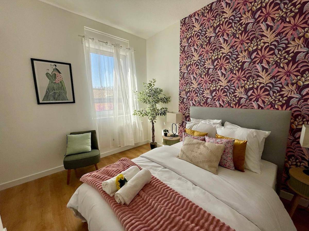 Appartement entier, Stylish Apartment with Balcony - Very Central - Long Stays and Pets Welcome in Carcassonne, Région de Carcassonne