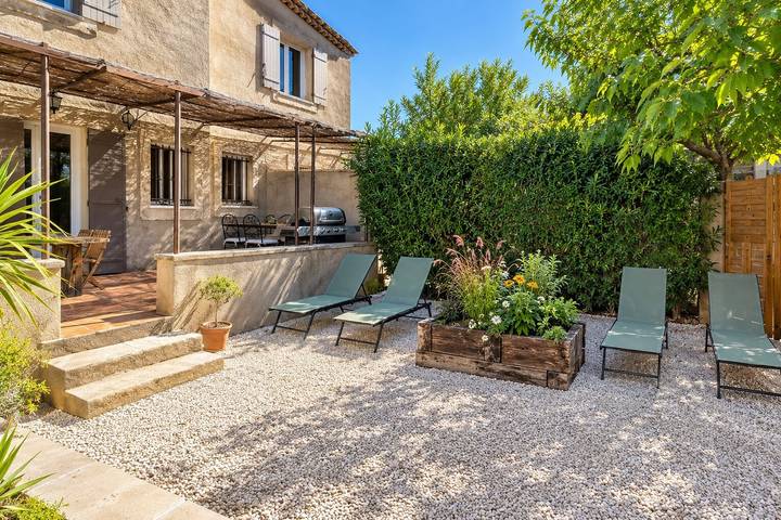 Casa de vacaciones 'Small House with Private Pool' con piscina privada, wifi y aire acondicionado in Maillane, Region de Arles