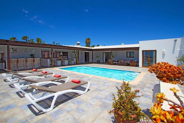 Bungalow para 8 personas, con Piscina en Playa Blanca