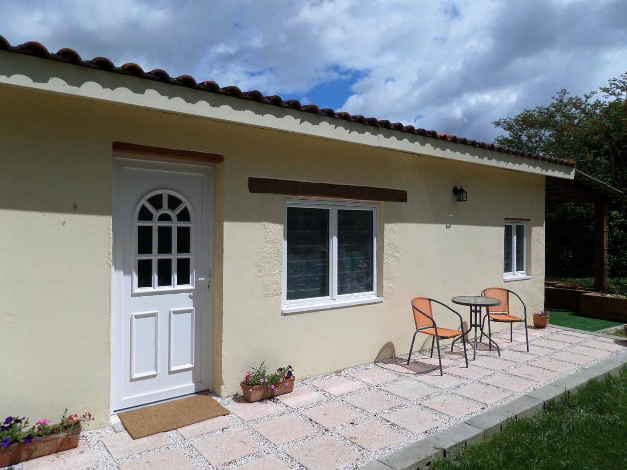 Gite de Cerisier in Saint-Nicolas-de-la-Grave, Tarn-et-Garonne