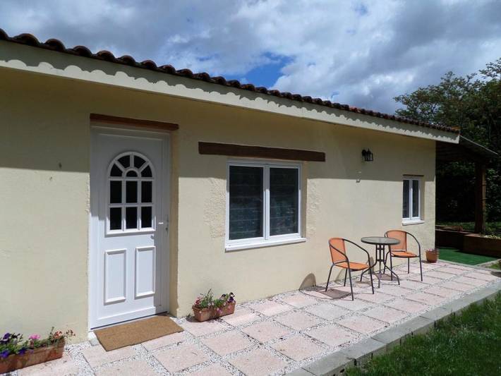 Location de vacances pour 2 personnes, avec Terrasse ainsi que Jardin et Vue à Saint-Nicolas-de-la-Grave