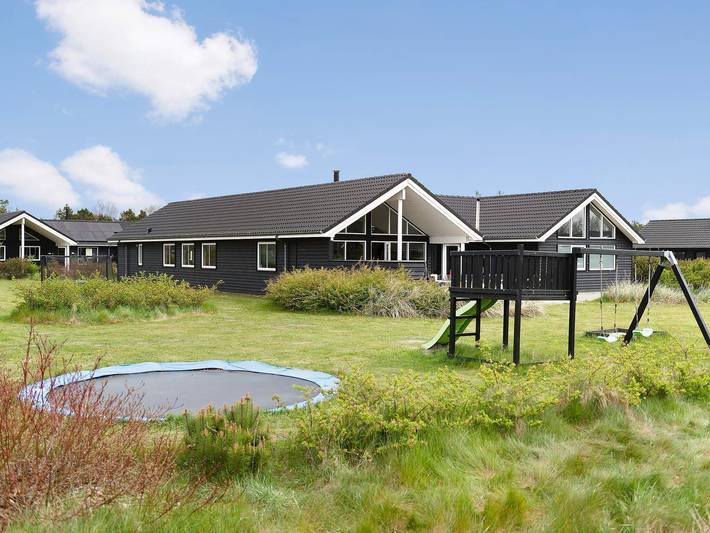 Ferienhaus für 20 Personen, mit Terrasse und Pool in Houstrup Strand