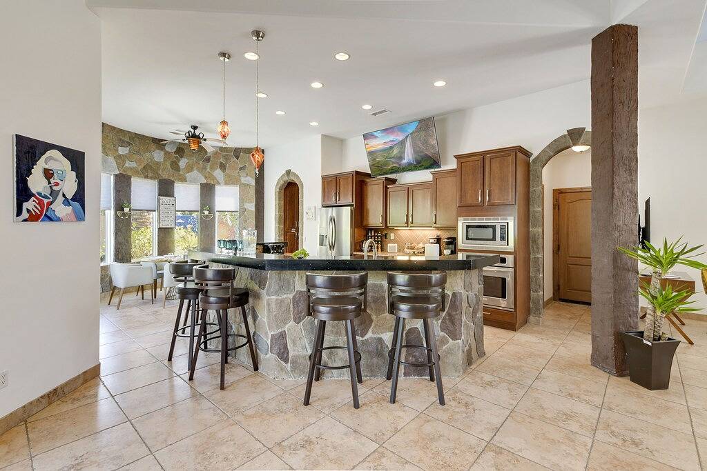 A Beautiful Desert Escape with Everything You Need! in Palm Springs, Coachella Valley