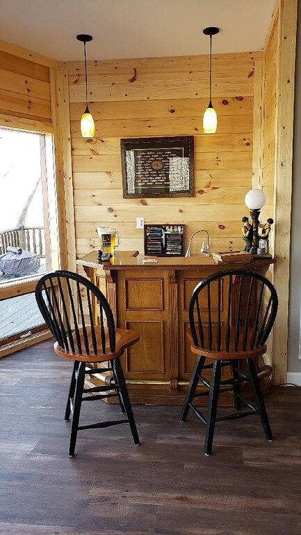 Roomy entire private lower level of log cabin on Green River, 6 min to Tiec. in Polk County NC