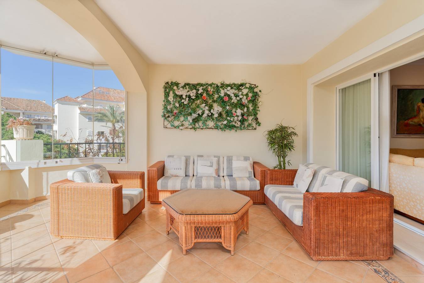 Ganze Wohnung, Ferienwohnung 'Hacienda Playa' mit Gemeinschaftspool, Wi-Fi und Klimaanlage in Marbella Ost, Marbella
