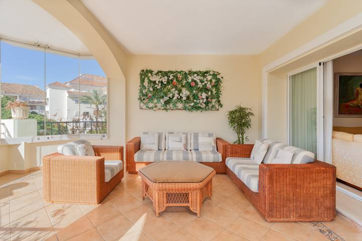 Ganze Wohnung, Ferienwohnung 'Hacienda Playa' mit Gemeinschaftspool, Wi-Fi und Klimaanlage in Marbella Ost, Marbella
