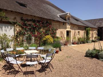 Gîte pour 11 personnes, avec terrasse ainsi que jardin et piscine à Germigny-l'Exempt