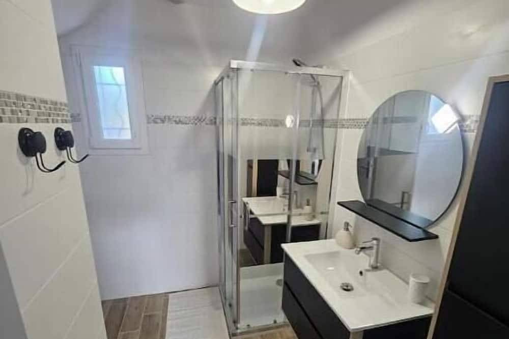T2 neuf 36 m² avec jardin, barbecue et parking privé. Calme proche garrigue. in Aigues-Vives, Côte méditerranéenne (France)