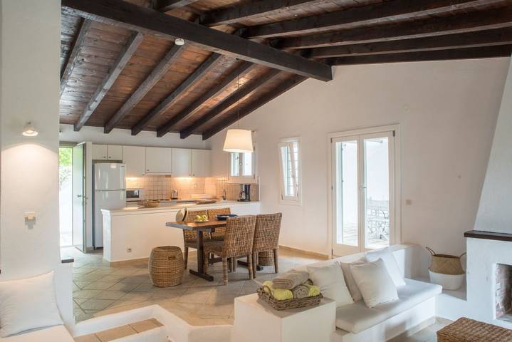 Luxury Skiathos Villa | Three-Bedroom Villa | Vromolimnos in Sporaden