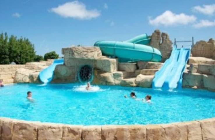 Camping pour 6 personnes, avec jardin ainsi que jacuzzi et bassin pour enfant à Saint-Hilaire-de-Riez