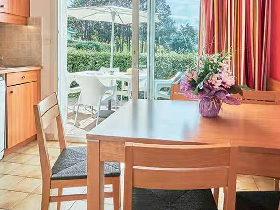 Club Belambra Omaha Beach - Bungalow 5 personnes - Essentiel Bungalow 2 Chambres 5 pers Vue Terrasse in Omaha Beach, Colleville-sur-Mer