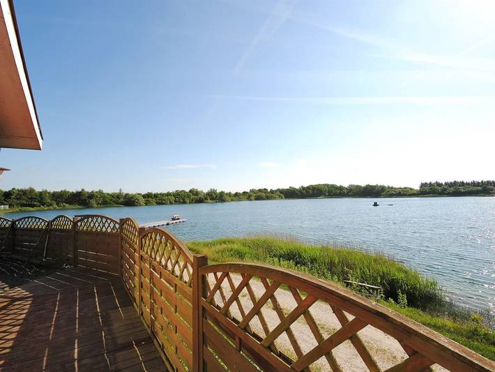 Ferienhaus für 8 Personen, mit Seeblick und Terrasse