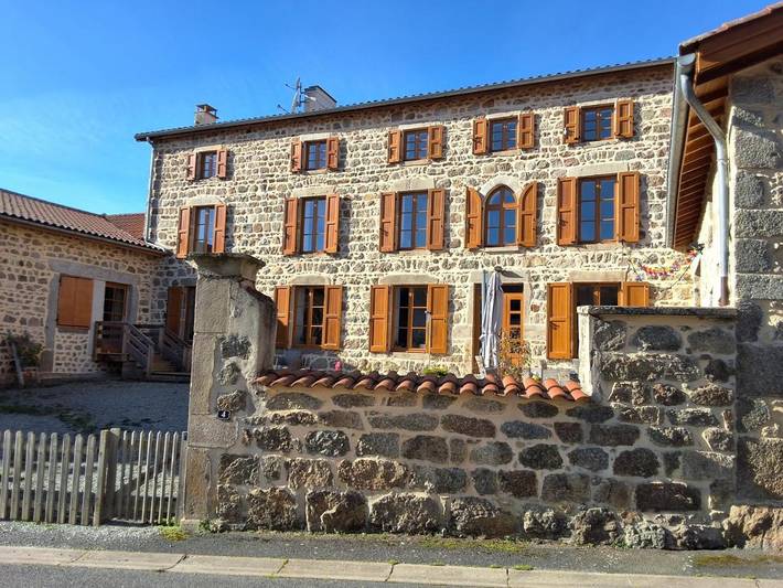 Hôtel pour 2 personnes, avec terrasse, animaux acceptés à La Valla-sur-Rochefort