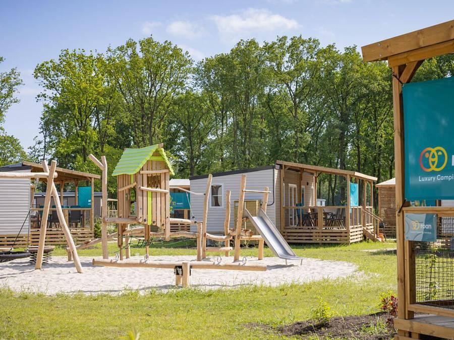 Camping Marvilla Parks - Kaatsheuvel - Mobilheim 5 personen - Classic | 2 Schlafz. | 5 Pers. | Nicht überdachte Hochterrasse in Kaatsheuvel, Nordbrabant