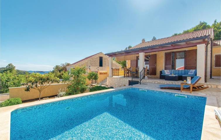 Cozy Seaside Retreat with Pool, Terrace, and Beach Access in Blato, Korcula