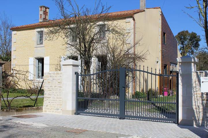 Gîte pour 5 personnes, avec terrasse et jardin, animaux acceptés à Le Mazeau