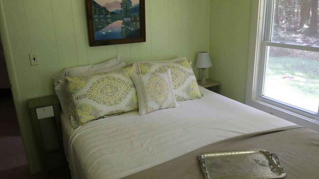 Waterfront Cottage on Scenic Sportsman Pond in Fitzwilliam, New Hampshire