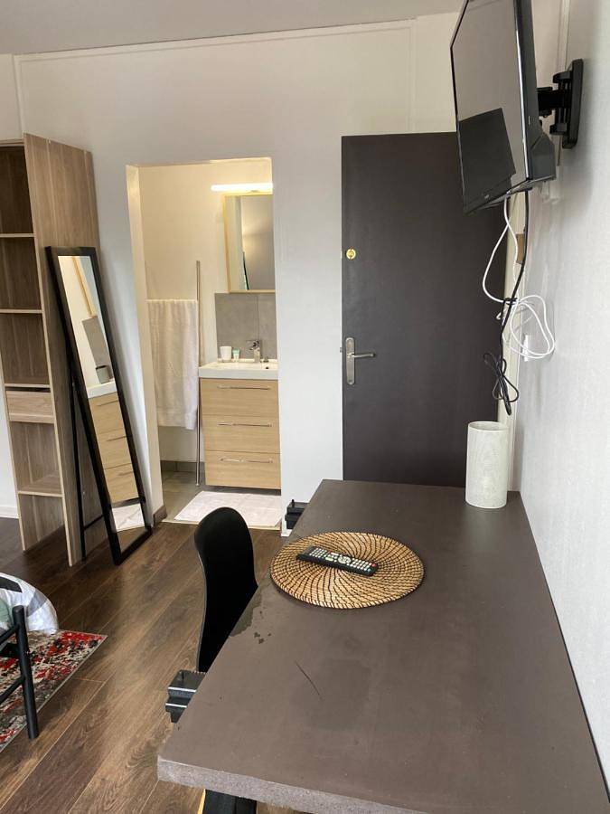 Appartement entier, Double Room with Balcony in Vandœuvre-lès-Nancy, Région de Nancy
