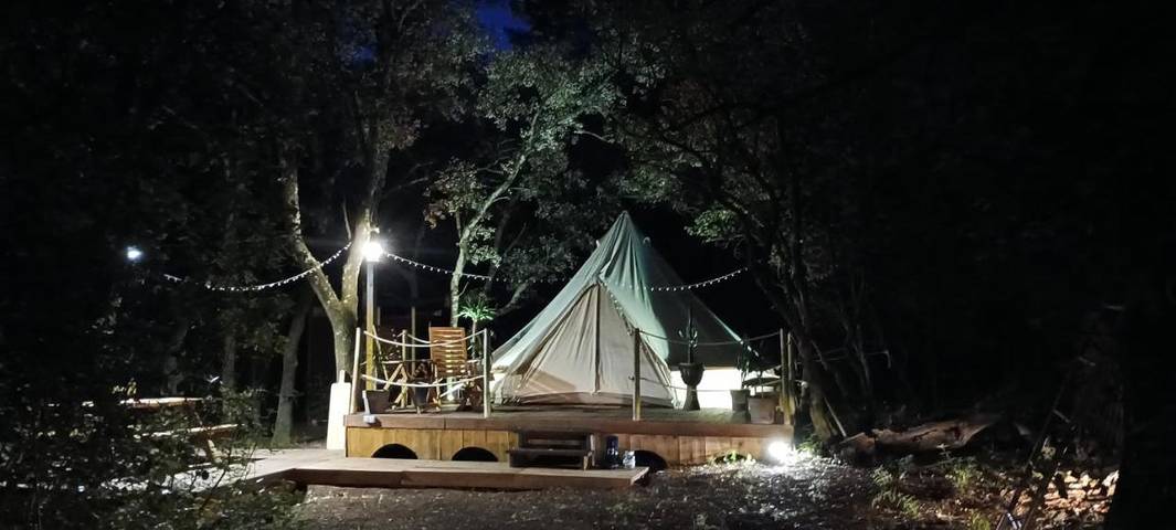 Gîte pour 2 personnes, avec terrasse ainsi que vue et jardin à Vers-Pont-du-Gard - 4