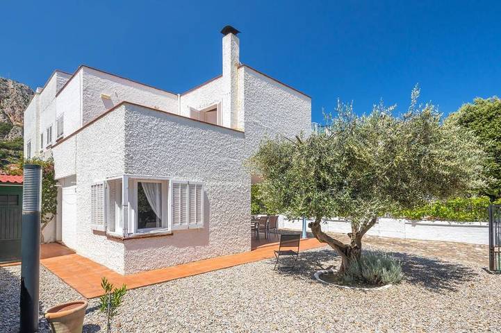 Villa voor 6 personen, with zwembad and balkon as well as tuin in L'Estartit