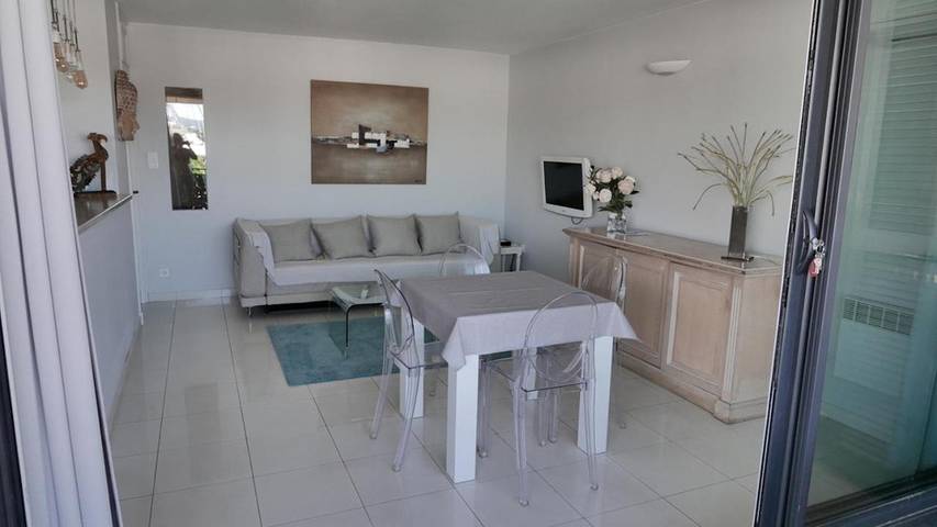 Ferienwohnung für 4 Personen, mit Terrasse und Ausblick, mit Haustier in Cogolin - 3