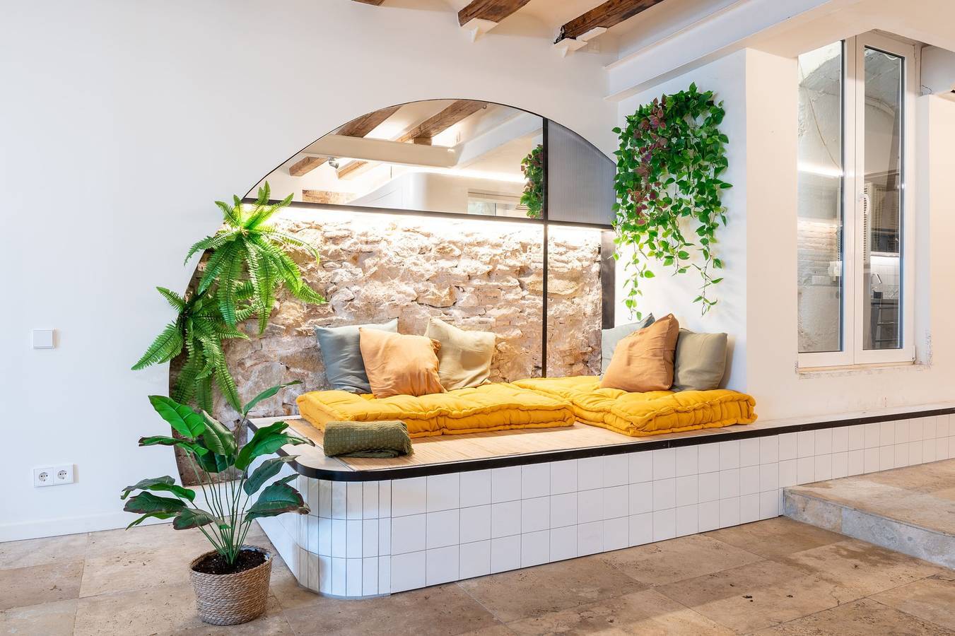Ganze Wohnung, Ferienwohnung für 5 Personen mit Garten in Barcelona Zentrum, Barcelona