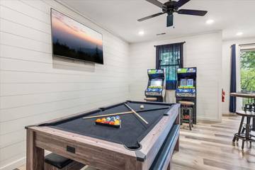 Vacation Rental for 15 Guests in Douglas Lake, Jefferson County (TN), Picture 3