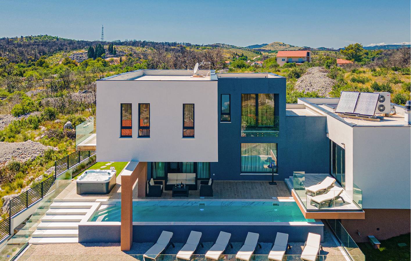 Ferienhaus für 8 Personen mit Terrasse in Raslina, Šibenik-Knin