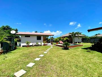 Gîte pour 8 personnes, avec jardin dans Taravao