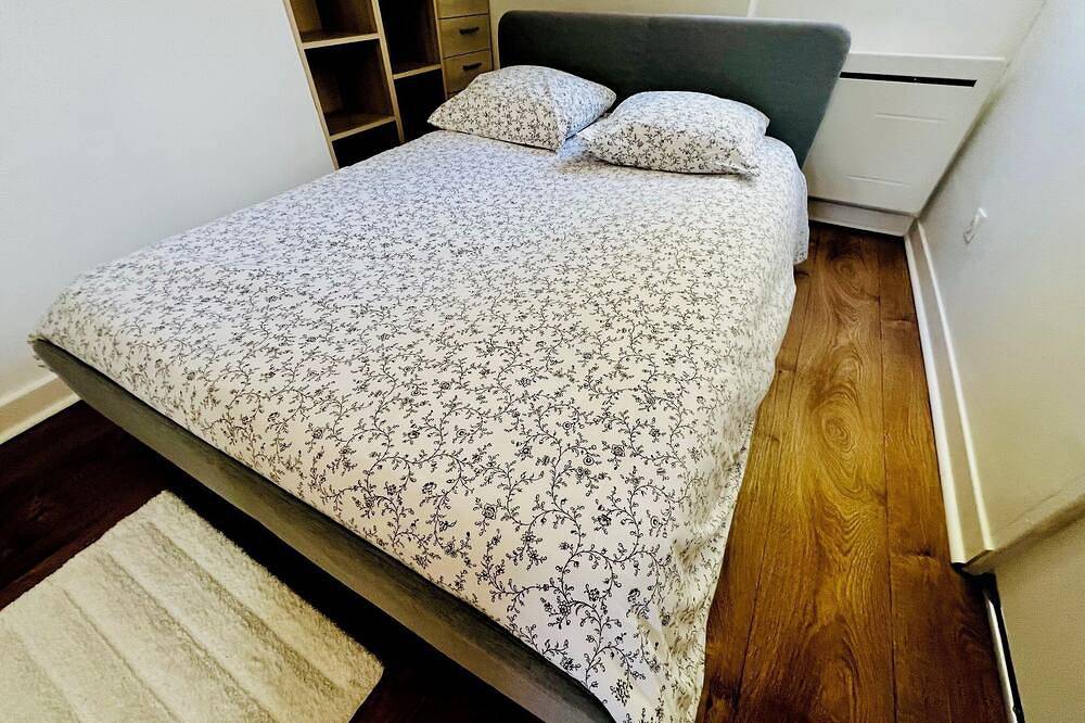 Entire apartment, Quiet and spacious apartment, fully equipped, wifi Share Save in Saint-Quentin, Aisne