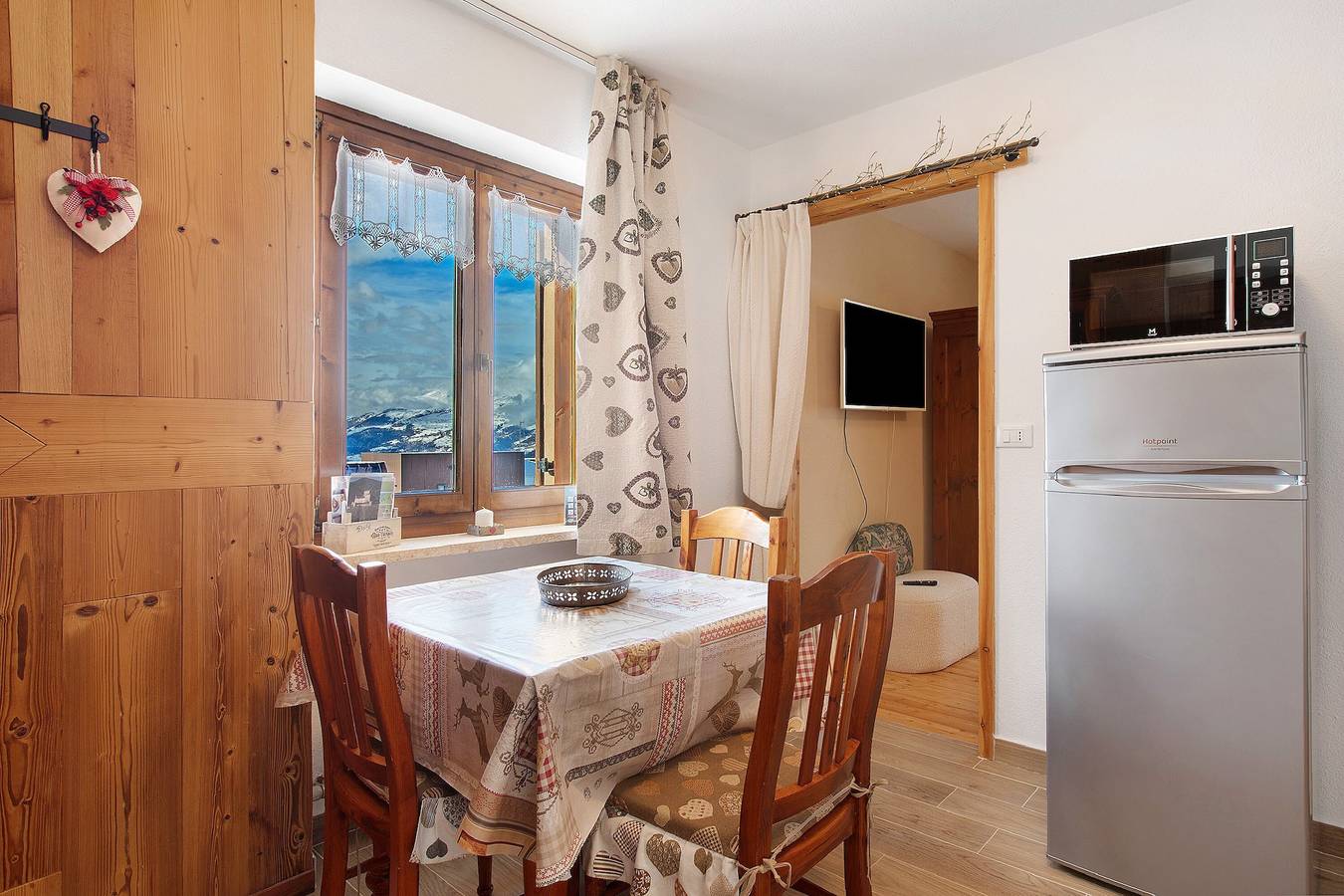 Geheel appartement, Appartement 'Vacanze' met Uitzicht op de Bergen, Balkon en Wi-Fi in Plan Praz (Gressan), Comune di Gressan