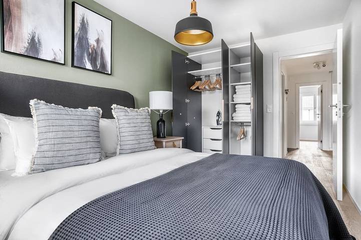 Ganze Wohnung, Elegant Horgen 3 Room w/ Storage, 5 min to Market, by Blueground in Käpfnach, Horgen