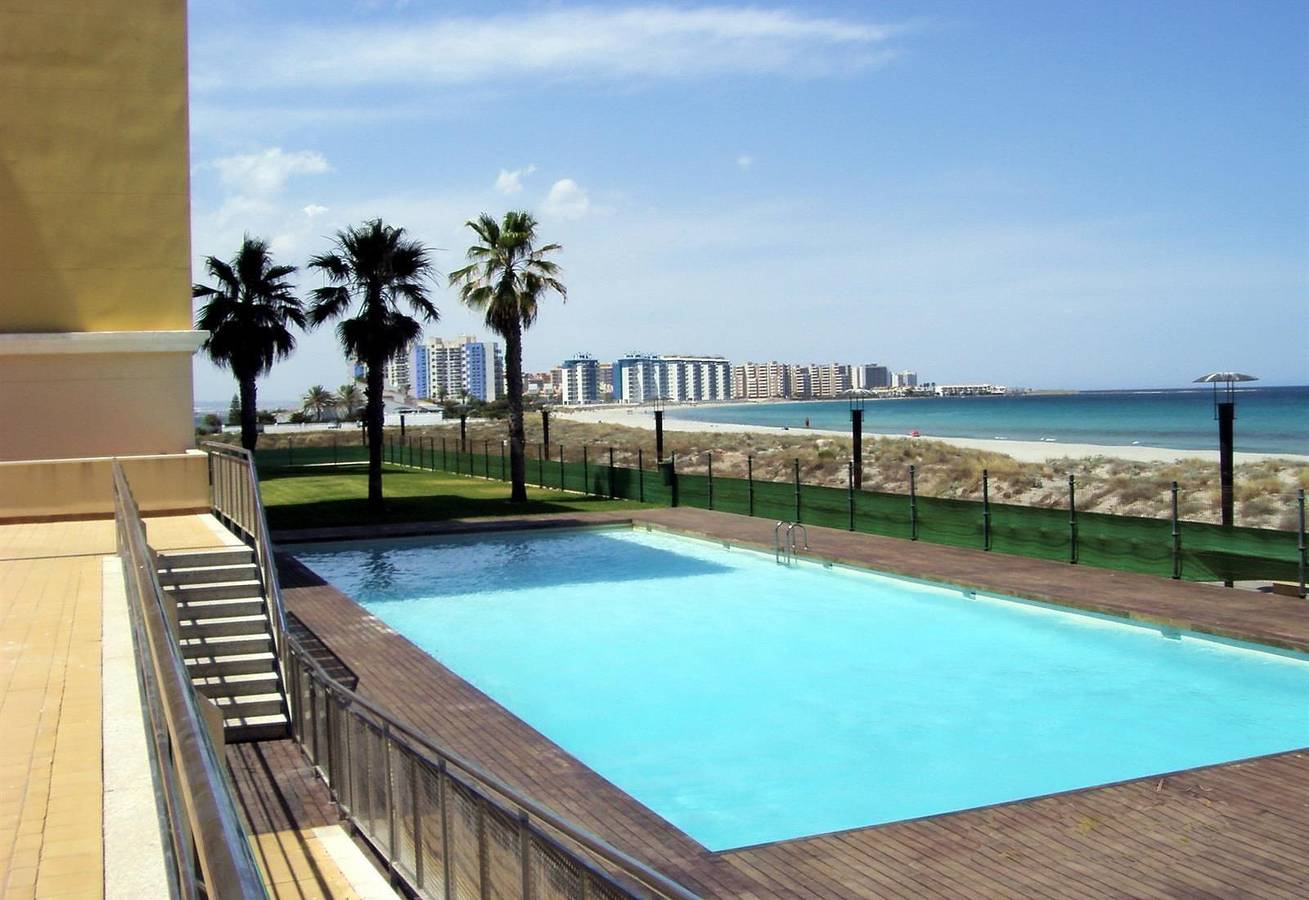 Beachfront Penthouse with Wi-fi & Pool in Tomas Maestre Marina (La Manga), San Javier