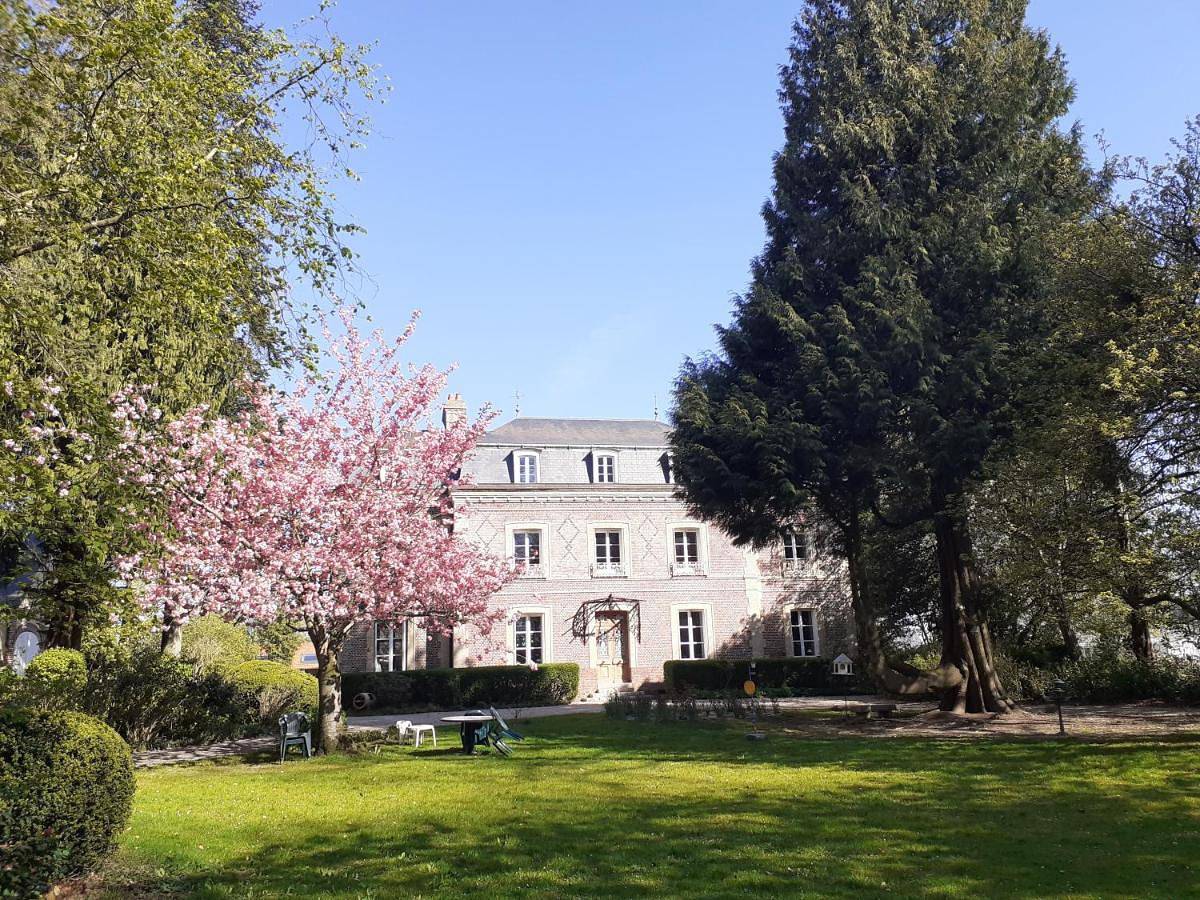 Les Gîtes du Château de Maltot in Saint-Ouen-du-Breuil, Région de Rouen
