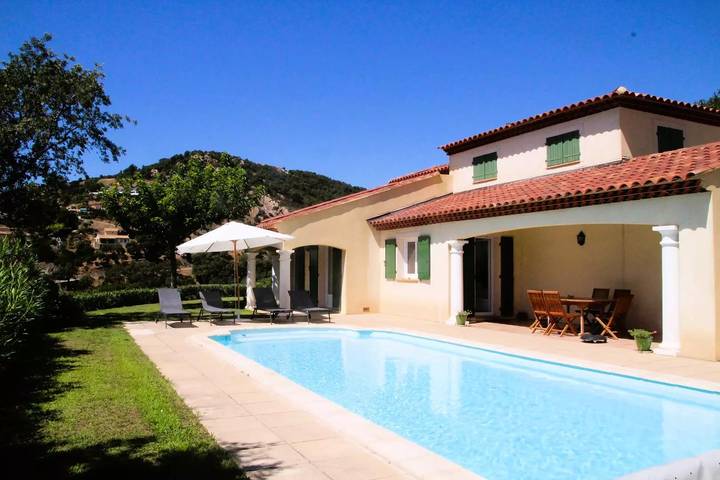 Villa pour 10 personnes, avec vue et piscine à La Londe-les-Maures