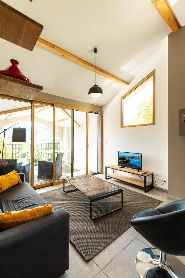 Gîte pour 6 personnes, avec terrasse et piscine à Rosières (Ardèche) - 4