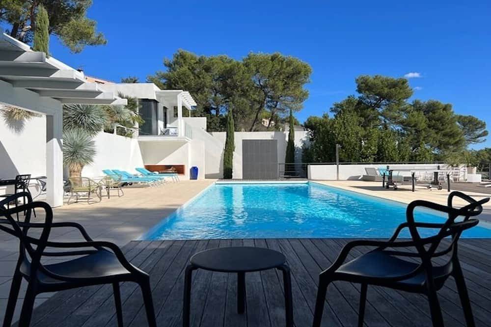 Contemporary villa in Peypin, near Aix-en-Provence and Cassis in Peypin, Marsella region
