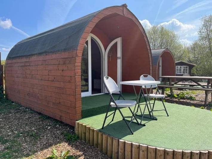 Glamping for 2 people, with Garden and View as well as Lake view in Derbyshire