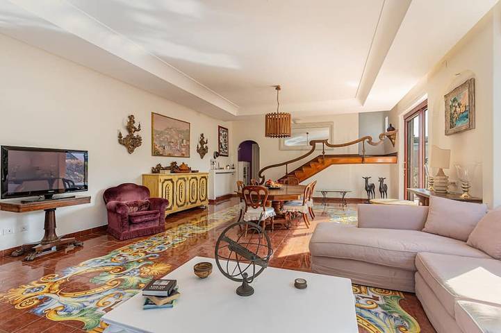 Right in the center of Ischia, the ideal villa for comfortable exclusive vacations in Ischia Stadt, Ischia