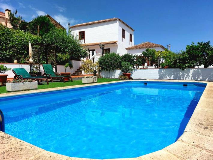 Ferienhaus für 2 Personen, mit Terrasse und Garten sowie Pool und Ausblick