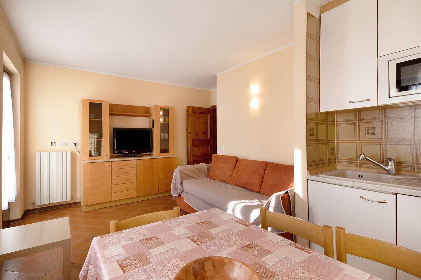 Entire apartment, Apartment 'Chalet Meridiana Appartamento 3' with Mountain View and Wi-Fi in Livigno (Town), Livigno