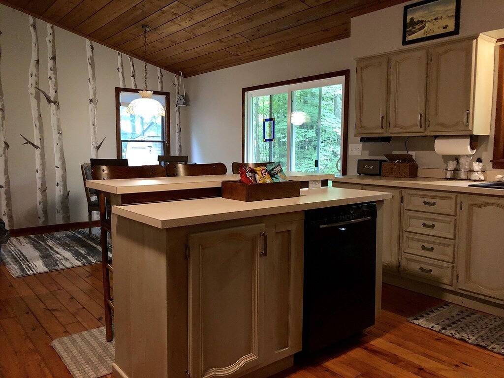 Nebensaison 4-6 Mo. Oktober bis Mai ~ Hundefreundlich ~ $ 1300. mo enthält Dienstprogramme! in Macatawa, Allegan County