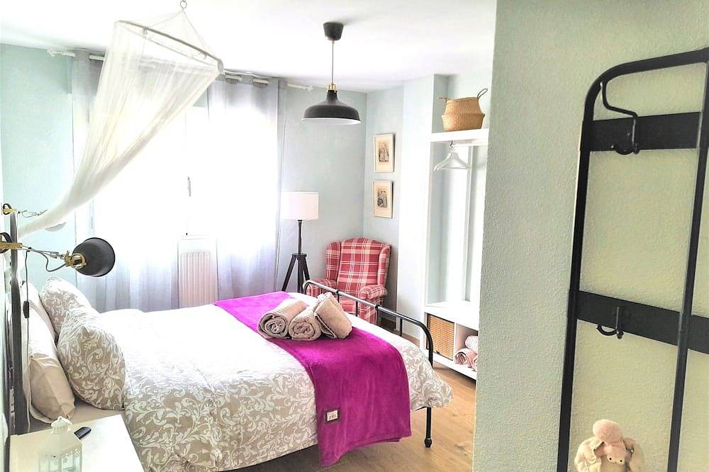 Entire apartment, Central, free parking, pets allowed in Logroño, La Rioja Province