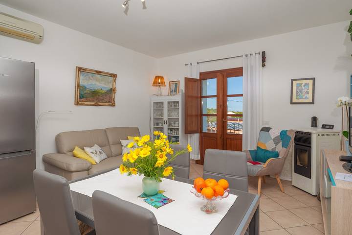 Ganze Wohnung, Ferienwohnung 'Appartamento Bergblick' mit Bergblick, Wlan und Klimaanlage in San Pantaleo, Olbia