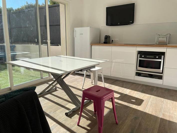 Gîte pour 2 personnes, avec jardin et terrasse à La Fare-les-Oliviers - 4