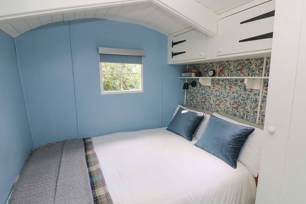 Hazel Nook, pet friendly, character holiday cottage in Narberth in Narberth, Pembrokeshire